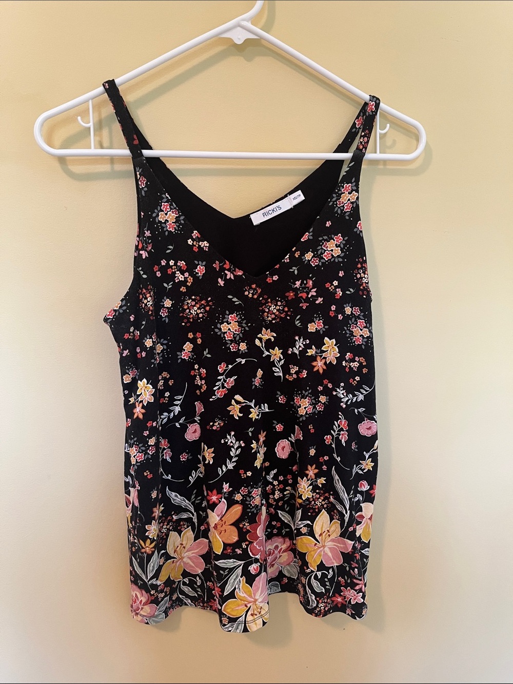 Ricki's Black Lily V-Neck Cami. Pink & Yellow flowers, green leaves. XS. Rayon